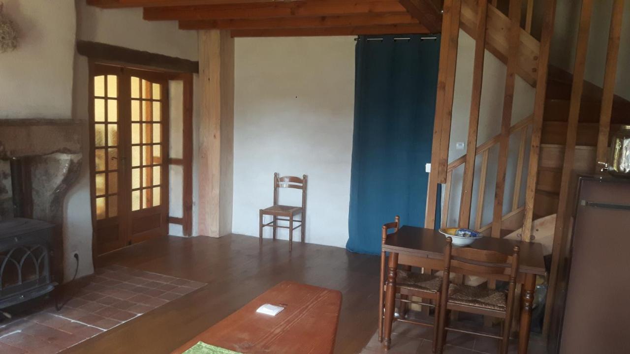 Villa Maison En Pierre Dettey Exterior foto